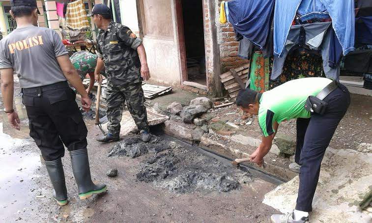 Tujuh Kecamatan Dilanda Banjir, Muspika Kompak Kerja Bhakti Tujuh Kecamatan Dilanda Banjir, Muspika Kompak Kerja Bhakti
