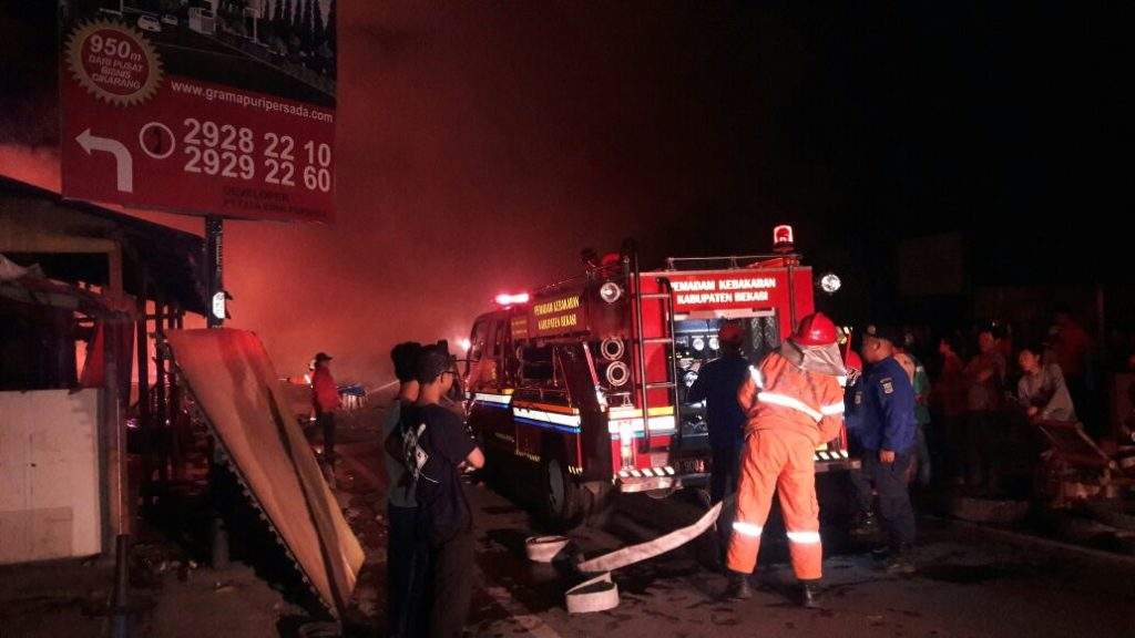 Delapan Kios Di Kalijaya Bekasi Ludes Terbakar