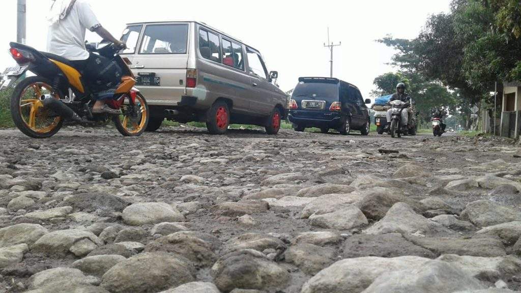 Jalur Alternatif Cirebon - Kuningan Rusak Parah Jalur Alternatif Cirebon - Kuningan Rusak Parah