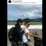 Kunjungi Flores, Valentino Rossi Hebohkan Netizen Naik Motor Bebek