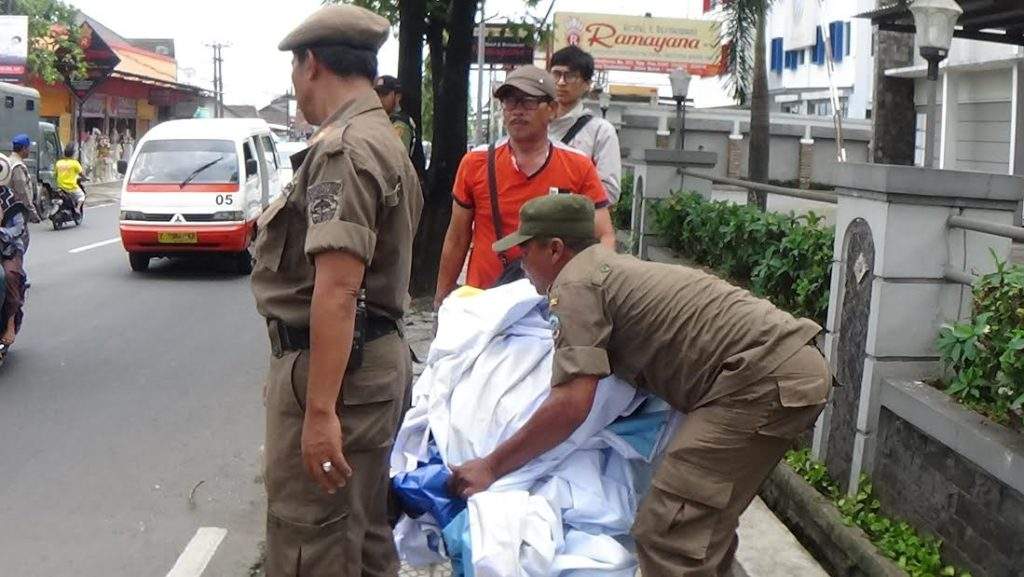 Panwaslu Kabupaten Tasik Sikat APK Di Zona Merah Panwaslu Kabupaten Tasik Sikat APK Di Zona Merah