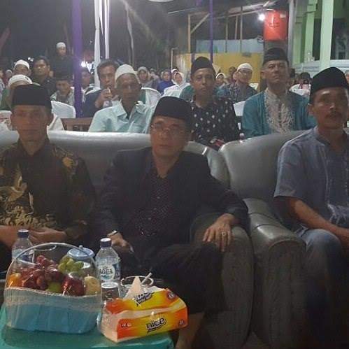 Dongkrak Semangat Pengajian, Istri Bupati Ciamis Bagi-bagi Kerudung