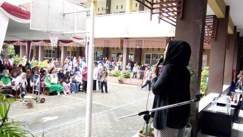 Kepsek Tolak Mutasi, Cellica Marah-marah Di Depan Umum