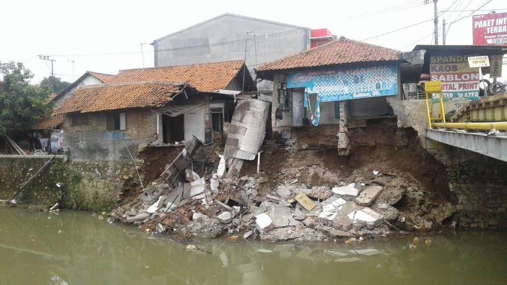 Sungai Cipager Meluap, Robohkan Rumah Warga