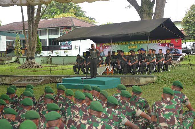 Pangdam III/Siliwangi, Kunjungi Yonif 301/PKS