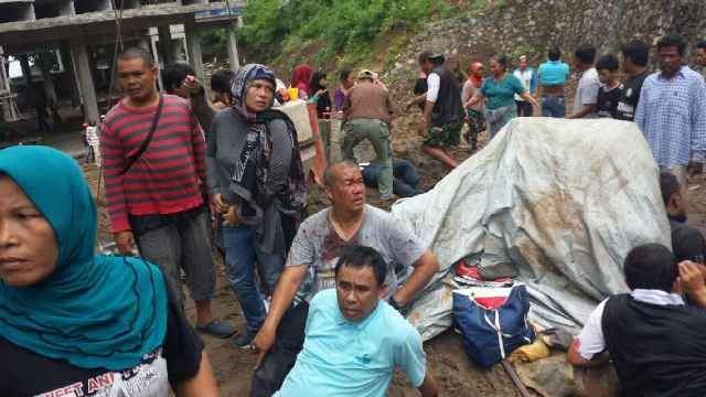 Tragis..!! Bus Rombongan Dispenda Kabupaten Cirebon Menjemput Maut Di Lombok Tragis..!! Bus Rombongan Dispenda Kabupaten Cirebon Menjemput Maut Di Lombok