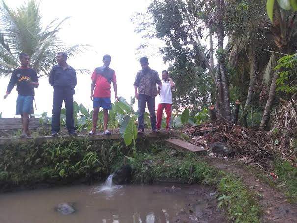 Warga Ciherang Gempar Penemuan Janin Bayi Mengambang Di Kolam