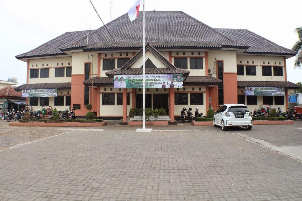 Oknum Staff Kecamatan Tambun Selatan Mintai Uang Warga yang Urus Surat Tanah Oknum Staff Kecamatan Tambun Selatan Mintai Uang Warga yang Urus Surat Tanah