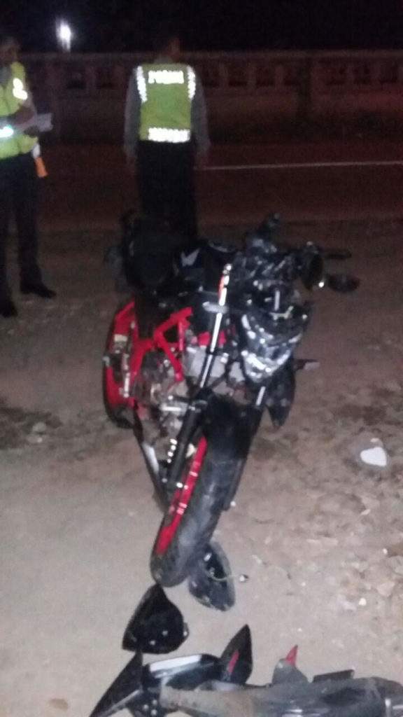 Honda CB Gagal Nyalip, Tiga Mobil Rusak Akibat Laka