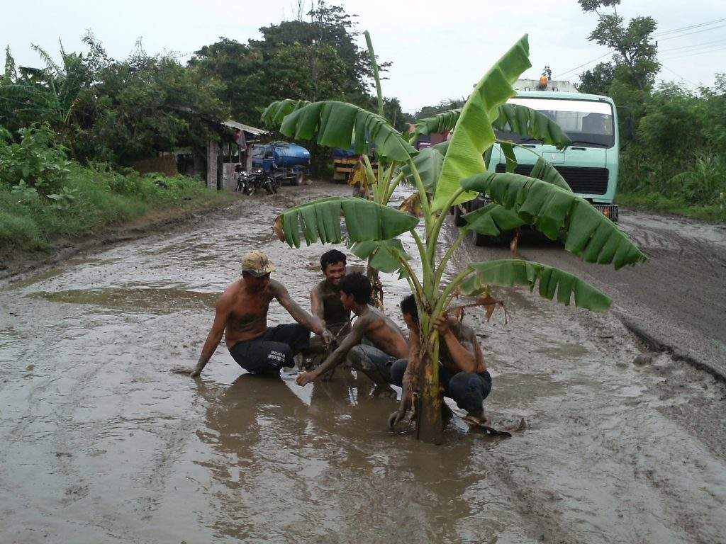Ribuan Lubang Hiasi Pantura Cirebon, Begini Kata DPU-PR Ribuan Lubang Hiasi Pantura Cirebon, Begini Kata DPU-PR