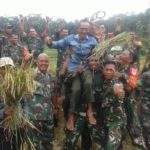 Koramil 1301/Ciamis Bantu Petani Gelar Panen Perdana