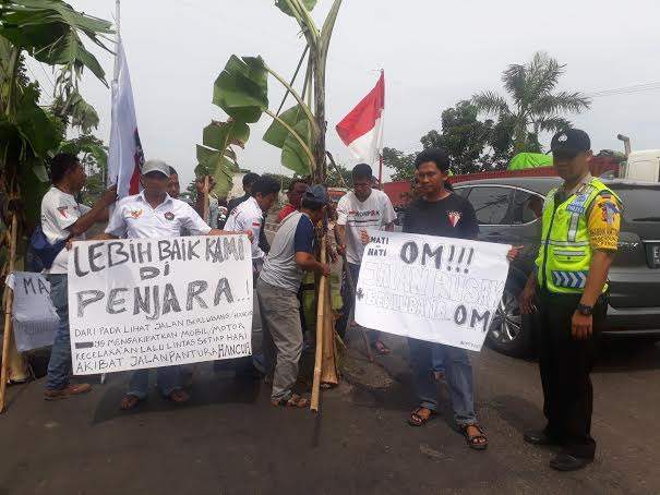 "Jika Terus Berlubang, Pantura Bisa Jadi Kebun Pisang"