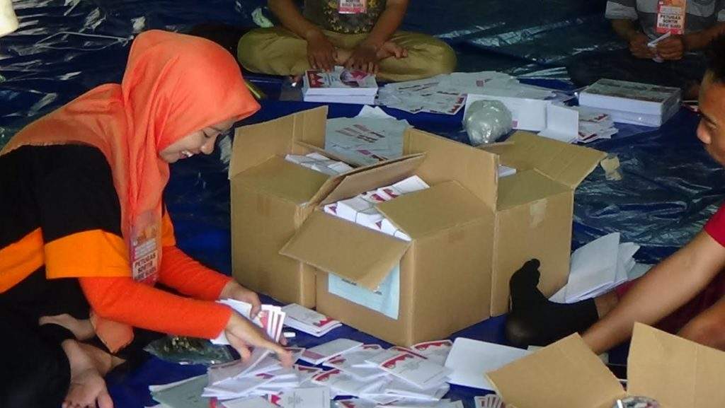 KPU Kota Tasik Temukan Surat Suara Rusak, Tapi Belum Menghitungnya KPU Kota Tasik Temukan Surat Suara Rusak, Tapi Belum Menghitungnya
