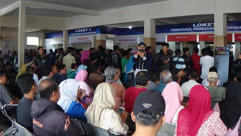 Kebijakan Mencekik Rakyat, Pemerintah Harus Revisi Kenaikan Tarif Perpanjangan STNK