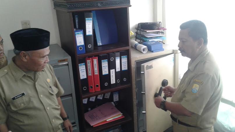 Disdik Kabupaten Cirebon Dibobol Maling, Rp 45 Juta Raib! Disdik Kabupaten Cirebon Dibobol Maling, Rp 45 Juta Raib!