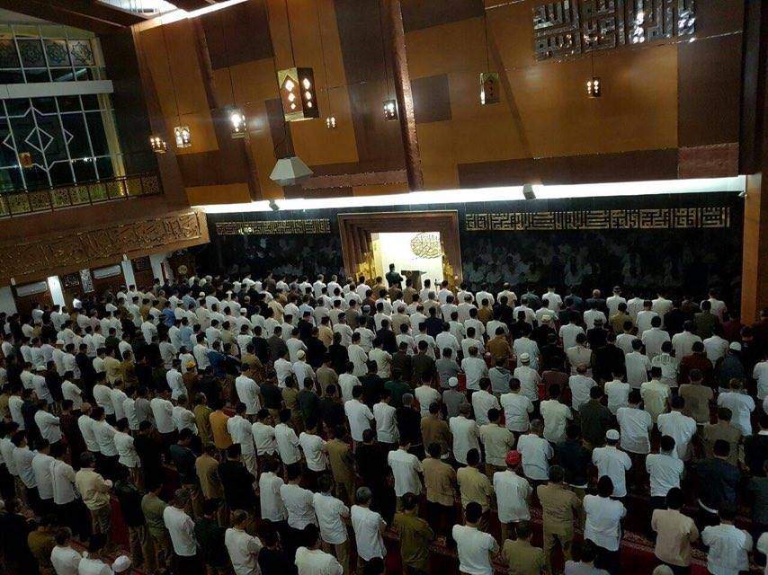 Doakan Korban "Bus Maut" Dispenda, Ratusan PNS Jabar Laksanakan Sholat Ghaib Doakan Korban "Bus Maut" Dispenda, Ratusan PNS Jabar Laksanakan Sholat Ghaib