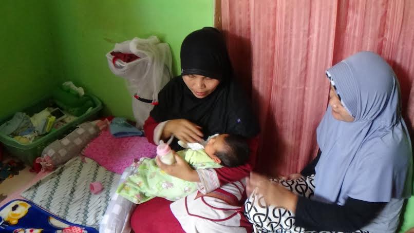 Bayi Siapa Ini? Tergeletak Misterius Di Teras Rumah Bayi Siapa Ini? Tergeletak Misterius Di Teras Rumah