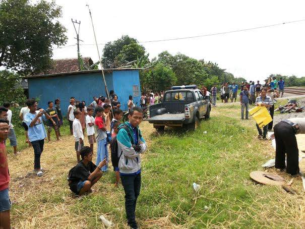 Naik Motor Sambil Melamun, Jaya Tewas Ditabrak KA Di Waled