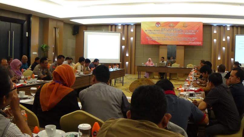 Cegah Kecurangan, Panwaslu Tasik Gembleng Panwascam Dan PPL Di Hotel