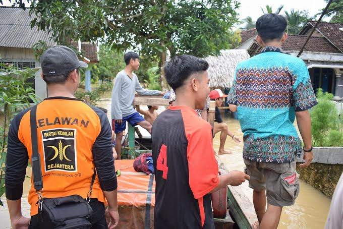 Partai Ini Serentak Beri Bantuan Banjir Di Beberapa Wilayah