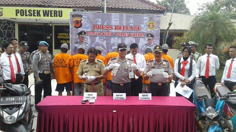 Polsek Weru Bekuk Tujuh Pelaku Curat Polsek Weru Bekuk Tujuh Pelaku Curat