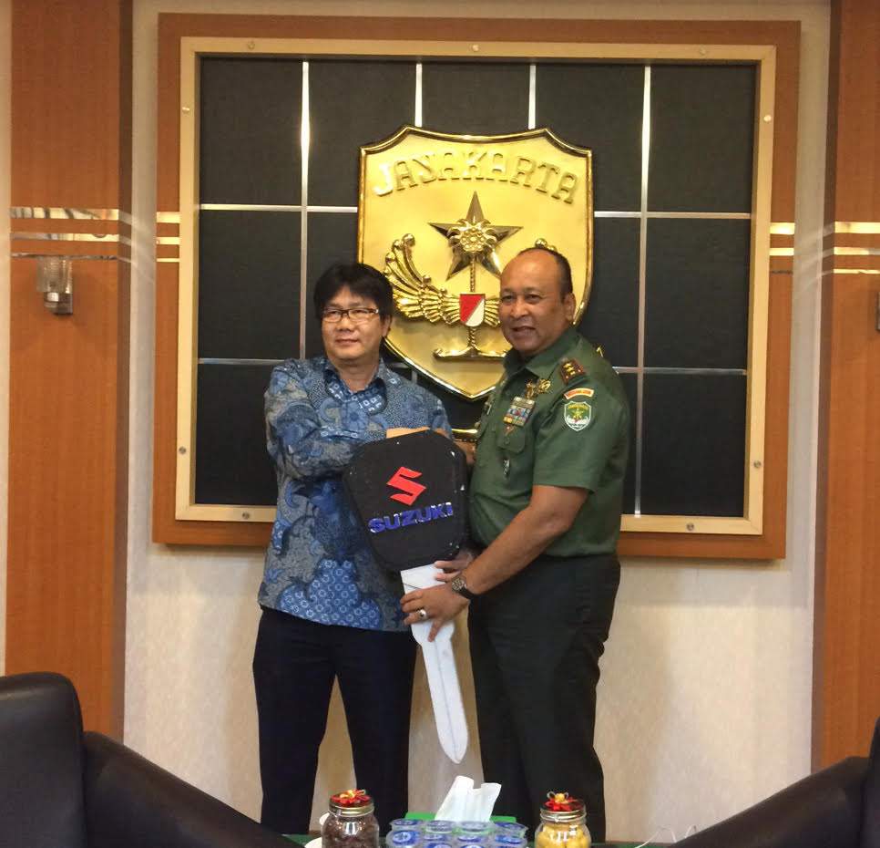 Suzuki Sumbangkan APV Ambulance Ke Kodam Jaya