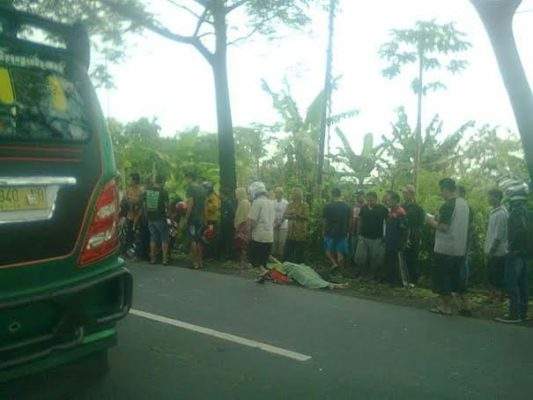 Gagal Nyalip, Deni Meregang Nyawa Di Jalan Raya