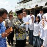 Serap Aspirasi, Aher Kunjungi SMU/ SMK di Bandung