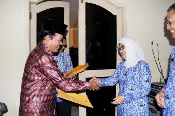 Pensiunan PNS Indramayu Dapat Bantuan Modal Usaha Rp 15 Juta Pensiunan PNS Indramayu Dapat Bantuan Modal Usaha Rp 15 Juta