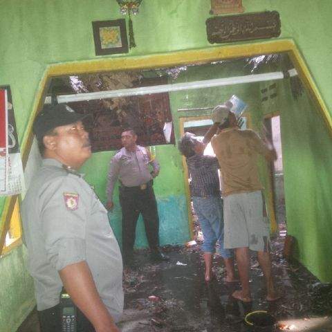 Ditinggal Pemiliknya, Rumah Warga Karangwangun Dilahap Api Ditinggal Pemiliknya, Rumah Warga Karangwangun Dilahap Api