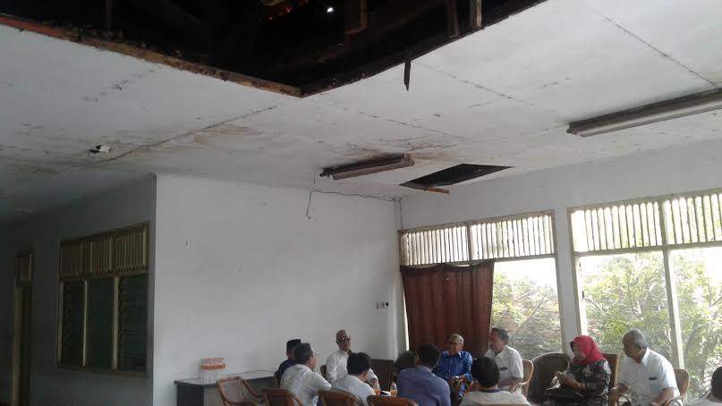 Kantor Kadin Kabupaten Cirebon "Tinggal Ambruknya Saja"