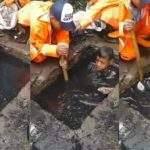 Aksi Pasukan Orange Menyelam Dalam Got Buat Netizen Takjub