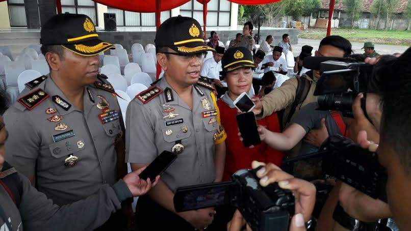 Polres Metro Bekasi Praktekkan 16 Skenario Gangguan Pilkada Polres Metro Bekasi Praktekkan 16 Skenario Gangguan Pilkada