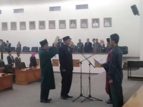 Sunandar Dilantik Jadi Ketua DPRD Kabupaten Bekasi Sunandar Dilantik Jadi Ketua DPRD Kabupaten Bekasi