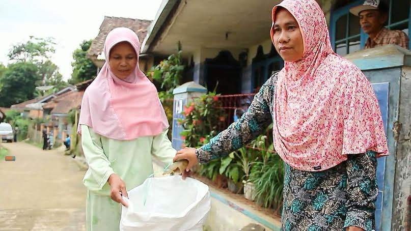 Patut Ditiru! Tradisi Perelek Desa Bugel Di Tasikmalaya