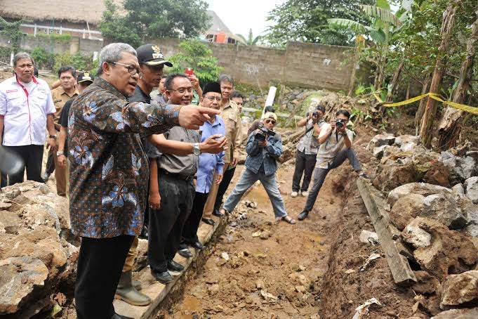 Gubernur Instruksikan Tanggul SMUN 2 Bogor Harus Sesuai Standar