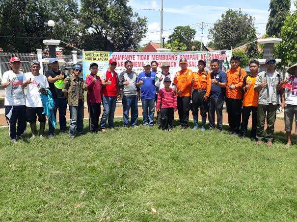 Peringati Hari Air Sedunia, 2.000 Warga Ciledug Kompak Bersihkan Sampah