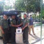 Korem 051/Wkt Berikan Bantuan Sembako Kepada Korban Banjir