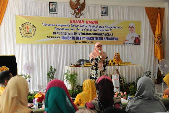 Netty: Perempuan Berpendidikan Tinggi, Harus Dong!