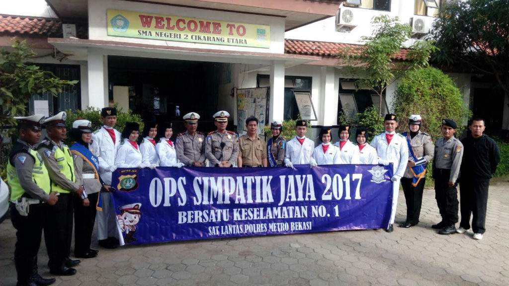 Satlantas Polrestro Bekasi Sosialisasi Berkendara Kepada Siswa SMAN 2 Cikut Satlantas Polrestro Bekasi Sosialisasi Berkendara Kepada Siswa SMAN 2 Cikut