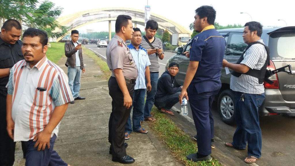 Cek Ban Kempes, Uang Rp 350 Juta Di Jok Mobil Raib