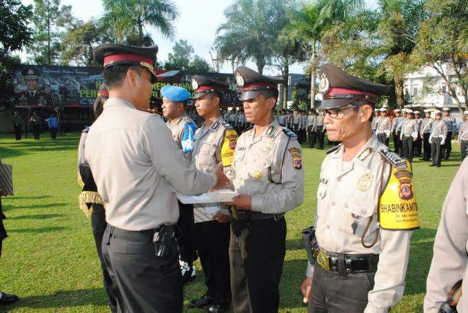 Berhasil Gagalkan Kejahatan, 1 Warga dan 6 Anggota Polres Tasik Mendapat Penghargaan Berhasil Gagalkan Kejahatan, 1 Warga dan 6 Anggota Polres Tasik Mendapat Penghargaan