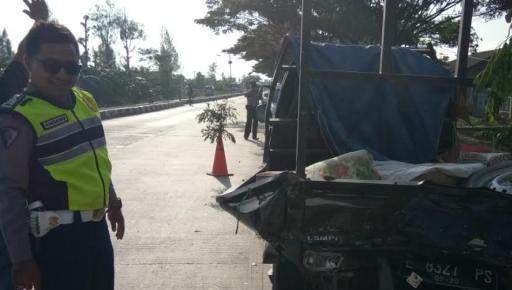 Pick Up Bawa Jenazah Ditabrak Truk, Dua Orang Tewas