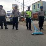 Satlantas Polres Metro Bekasi Sapu Ranjau Paku Di Jalanan