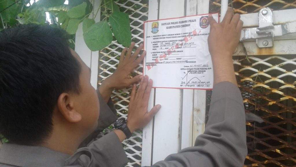 Tak Berizin, Tower Milik PT. Daya Mitra Telekomunikasi Disegel Satpol PP Tak Berizin, Tower Milik PT. Daya Mitra Telekomunikasi Disegel Satpol PP