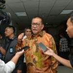 Teken Hibah Pascabencana, Demiz: Pencairan Dana Bantuan Jangan Terhambat Aturan!