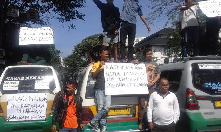 Protes Angkot Online, Sopir Angkot Plat Kuning Demo Gedung Sate