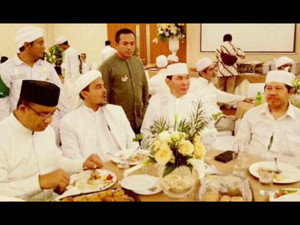 Viral..!! Foto Habib Rizieq, Anies Cagub DKI & Tommy Soeharto Makan Bareng