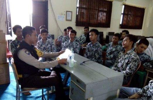 Bhabinkamtibmas Waluya Gelar Seleksi Calon Anggota Polri Di SMAN 3 Cikut