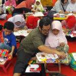 Anak dan Orangtua Bersama Membuat Kerajinan Tangan Melalui Connectorpenchallenge Anak dan Orangtua Bersama Membuat Kerajinan Tangan Melalui Connectorpenchallenge